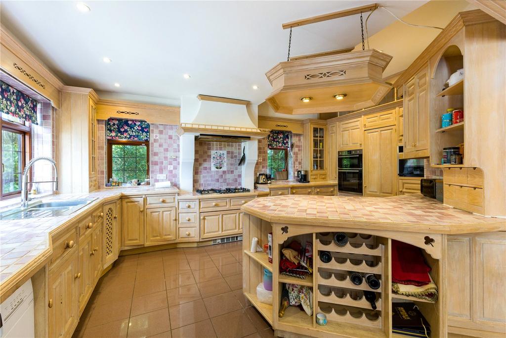 Kitchen/B'fast Room