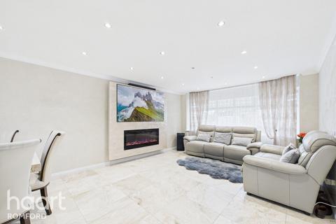 3 bedroom semi-detached house for sale, Don Way, Romford, RM1 4YR