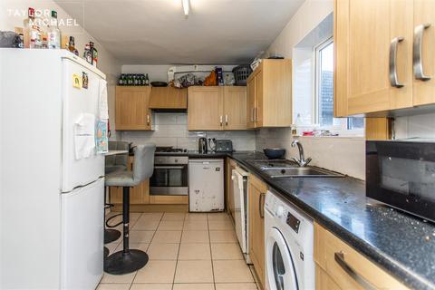 5 bedroom semi-detached house to rent, Hillside, Brighton