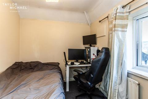 5 bedroom semi-detached house to rent, Hillside, Brighton