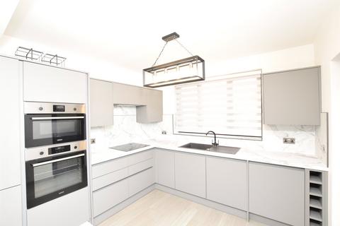 3 bedroom terraced house for sale, Lynton Avenue, Romford RM7
