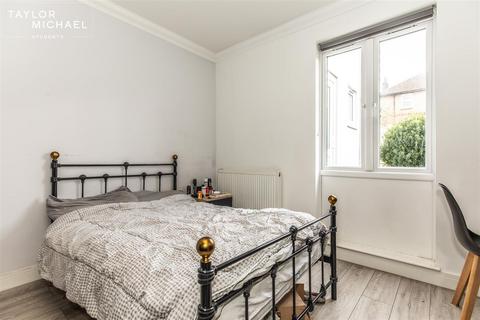 3 bedroom flat to rent, Buller Road, Brighton