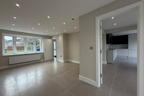 5 bedroom semi-detached house to rent, Wych Elms, Park Street, AL2