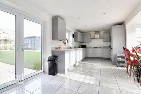 4 bedroom detached house for sale, Walnut Tree Way, Meppershall
