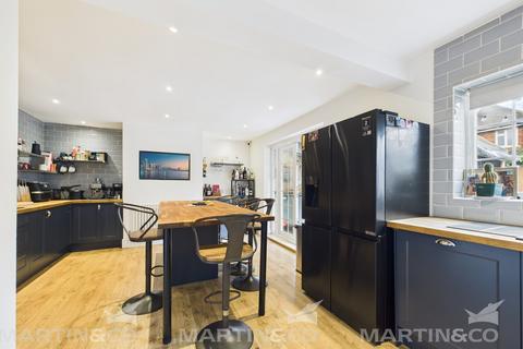 3 bedroom semi-detached house for sale, Chestnut Avenue , Armthorpe