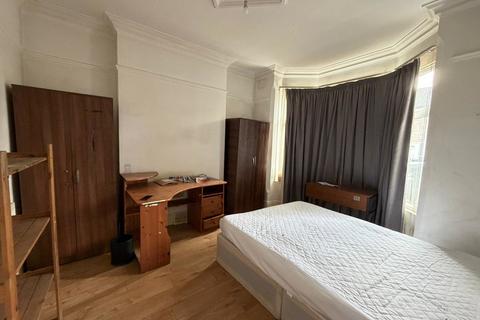 5 bedroom terraced house for sale, Winchester Avenue, West End, Leicester, LE3