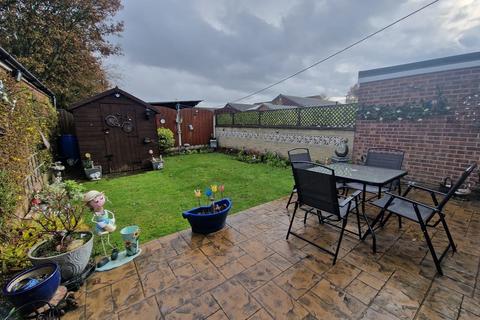2 bedroom semi-detached bungalow for sale, Greenfield Court, Flanderwell