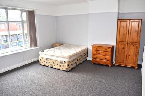 4 bedroom semi-detached house to rent, Birchfields Road, Fallowfield, Manchester