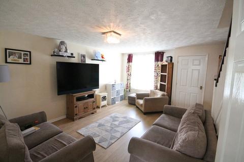 3 bedroom semi-detached house to rent, Monarch Close, Crewe