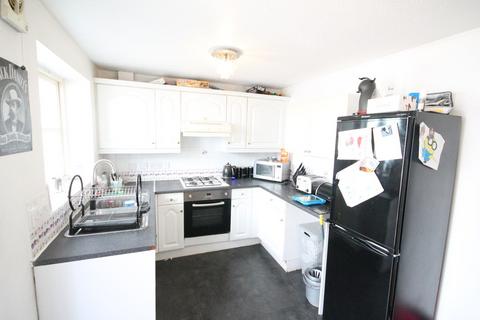 3 bedroom semi-detached house to rent, Monarch Close, Crewe