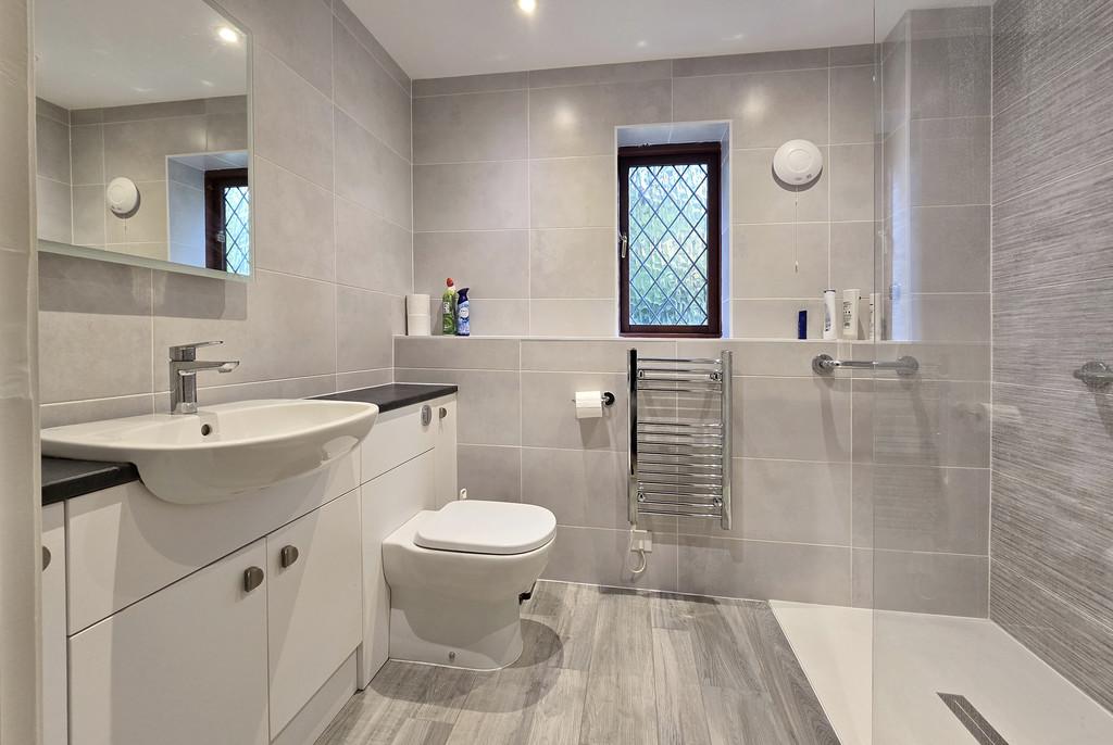 9 SP Shower Room