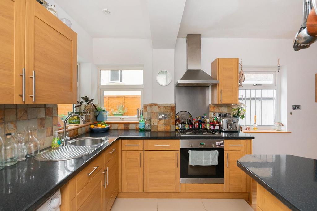 2 S0 HTN - Kitchen Diner A.jpg
