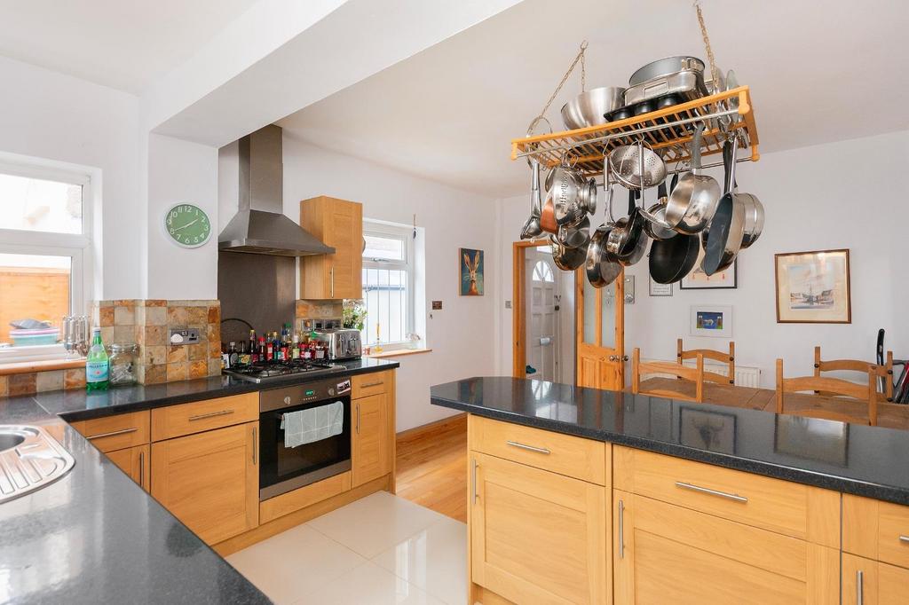 2 S0 HTN - Kitchen Diner B.jpg