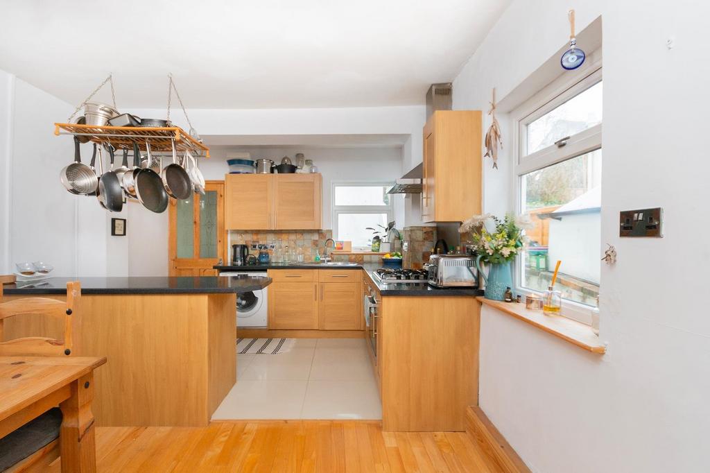 2 S0 HTN - Kitchen Diner E.jpg