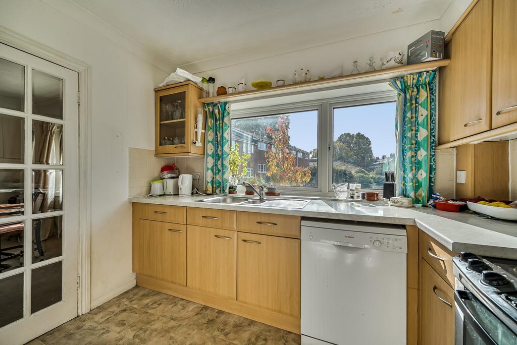 1370458-15-68f8c9...