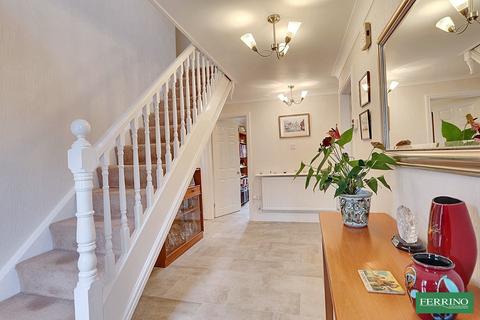 5 bedroom detached house for sale, (5 Bed with Detached Garage), 5 High View, Chepstow, Monmouthshire. NP16 5QB