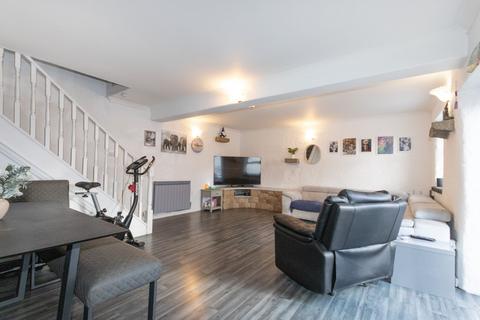 3 bedroom semi-detached house for sale, Hougue Du Valle, Vale, Guernsey