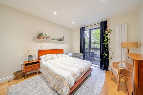 2 bedroom flat for sale, Waleorde Road, Walworth, London, SE17