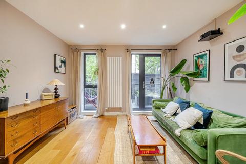 2 bedroom flat for sale, Waleorde Road, Walworth, London, SE17