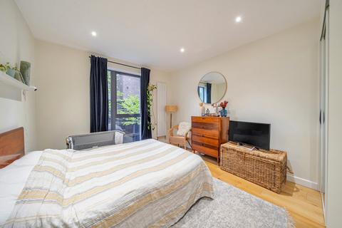 2 bedroom flat for sale, Waleorde Road, Walworth, London, SE17