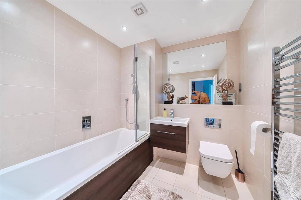 Family Bathroom: