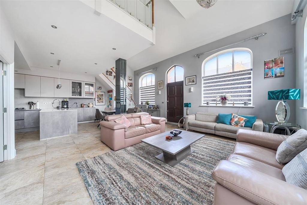 Living Room/Open Plan Kitchen/Diner: