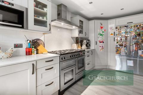 44 Gant Court, Waltham Abbey, EN9 3DY