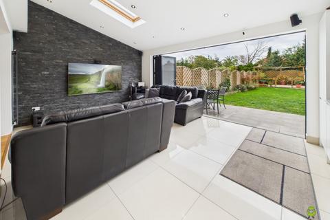 4 bedroom semi-detached house for sale, Cumberland Drive, Bexleyheath, Kent, DA7