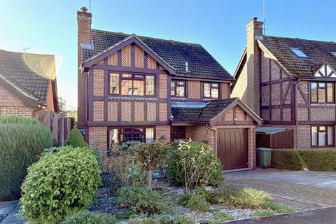 4 bedroom detached house for sale, Cowdray Park Road, Bexhill-on-Sea, TN39