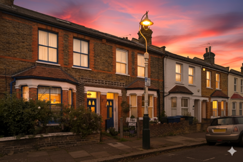 2 bedroom duplex for sale, Hessel Road, Ealing, London, W13