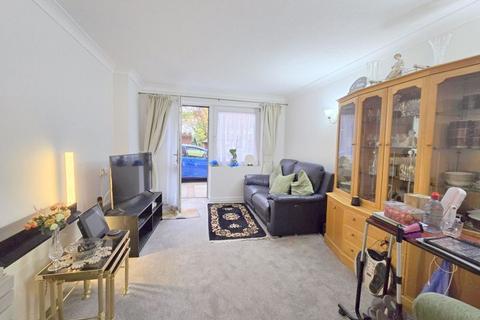 1 bedroom retirement property for sale, Oakdene Close, Pinner
