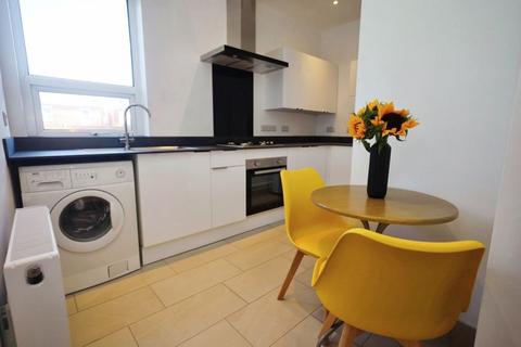 2 bedroom house to rent, Kings Road, Bournemouth BH3