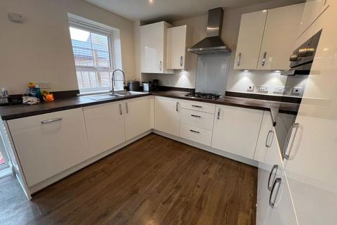 4 bedroom semi-detached house to rent, Severn Acre Lea, Bristol