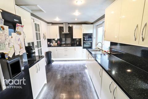 3 bedroom terraced house for sale, St Hildas Road, Pontypool