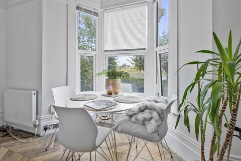 undefined, Hollybush Hill, London E11