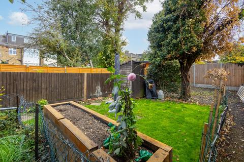 undefined, Hollybush Hill, London E11