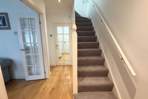 undefined, Kings Avenue, Greenford UB6
