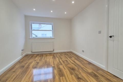 undefined, High Street South, Dunstable, LU6