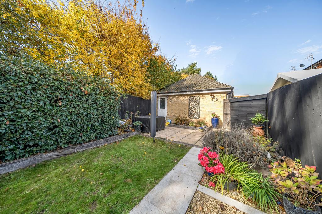 1370470-18-68f8e2...