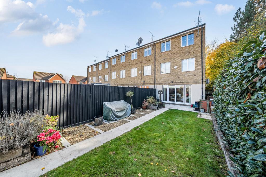 1370470-17-68f8e2...