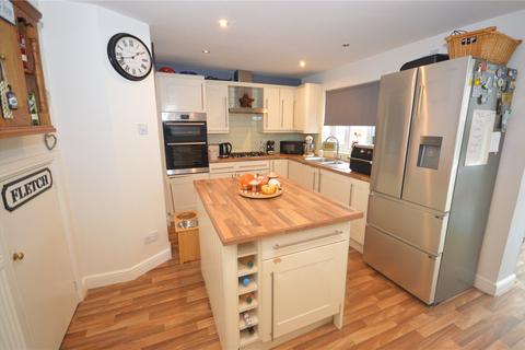 3 bedroom detached house for sale, Lorimer Close, Luton, Bedfordshire, LU2