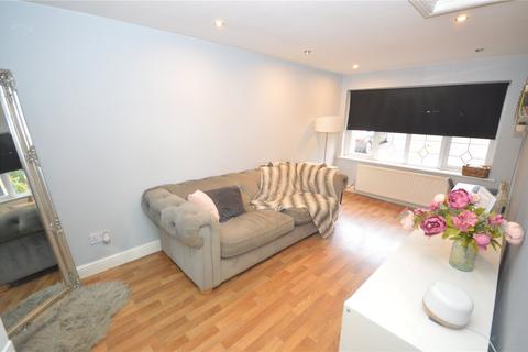 3 bedroom detached house for sale, Lorimer Close, Luton, Bedfordshire, LU2