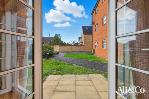 2 bedroom apartment for sale, Rawlyn Close, Grays
