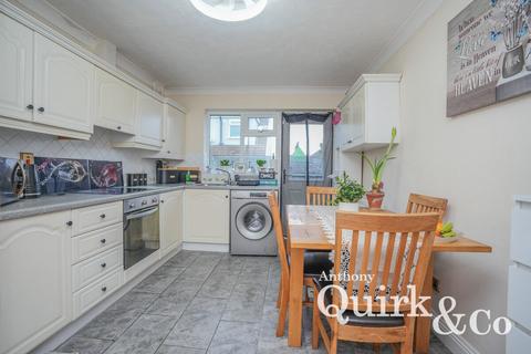 3 bedroom detached bungalow for sale, Smallgains Avenue, Canvey Island, SS8