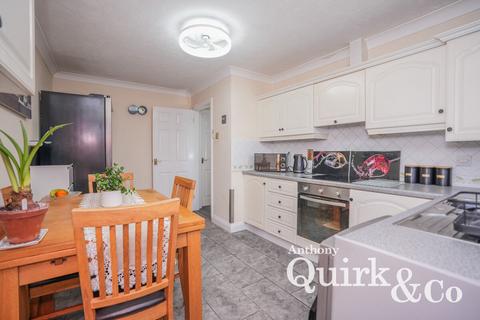 3 bedroom detached bungalow for sale, Smallgains Avenue, Canvey Island, SS8