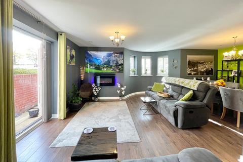3 bedroom apartment for sale, Scarletts Road, ALDERSHOT GU11