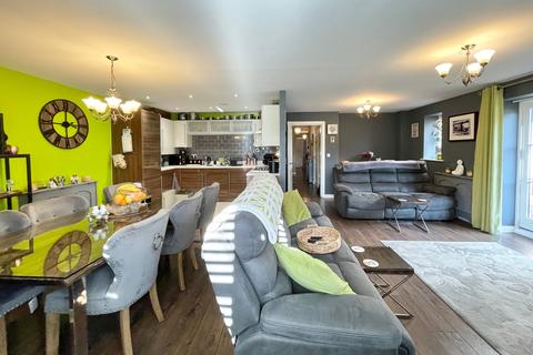 3 bedroom apartment for sale, Scarletts Road, ALDERSHOT GU11