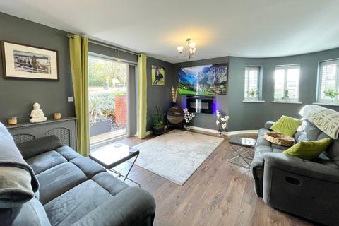 3 bedroom apartment for sale, Scarletts Road, ALDERSHOT GU11