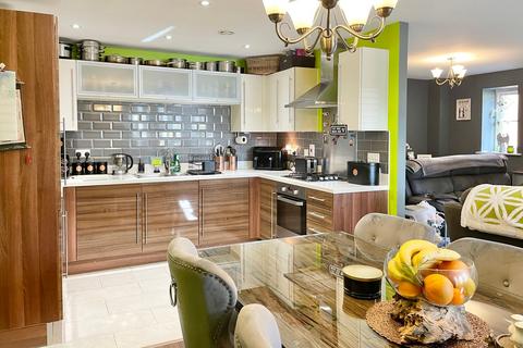 3 bedroom apartment for sale, Scarletts Road, ALDERSHOT GU11