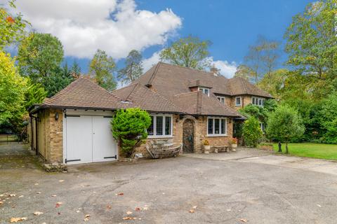 Grange Gardens Farnham Common, South Buckinghamshire, SL2 3HL